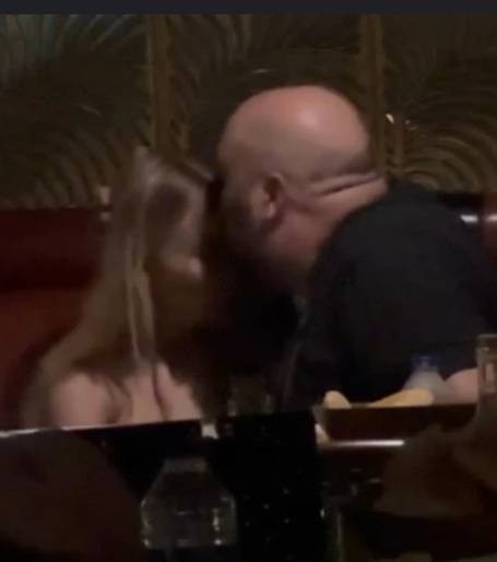 Somer Şef genç oyuncuyu öperken yakalandı - Resim: 4